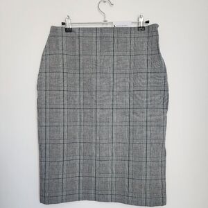 NWT. Banana Republic Plaid Pencil Skirt, Size 6.